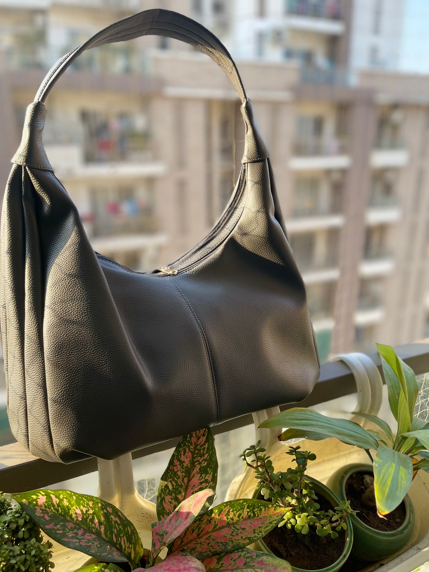 Classic Grey Handbag with a Modern Touch